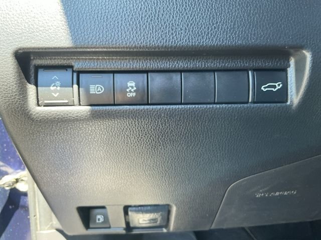 Used 2021  Toyota XLE image 24
