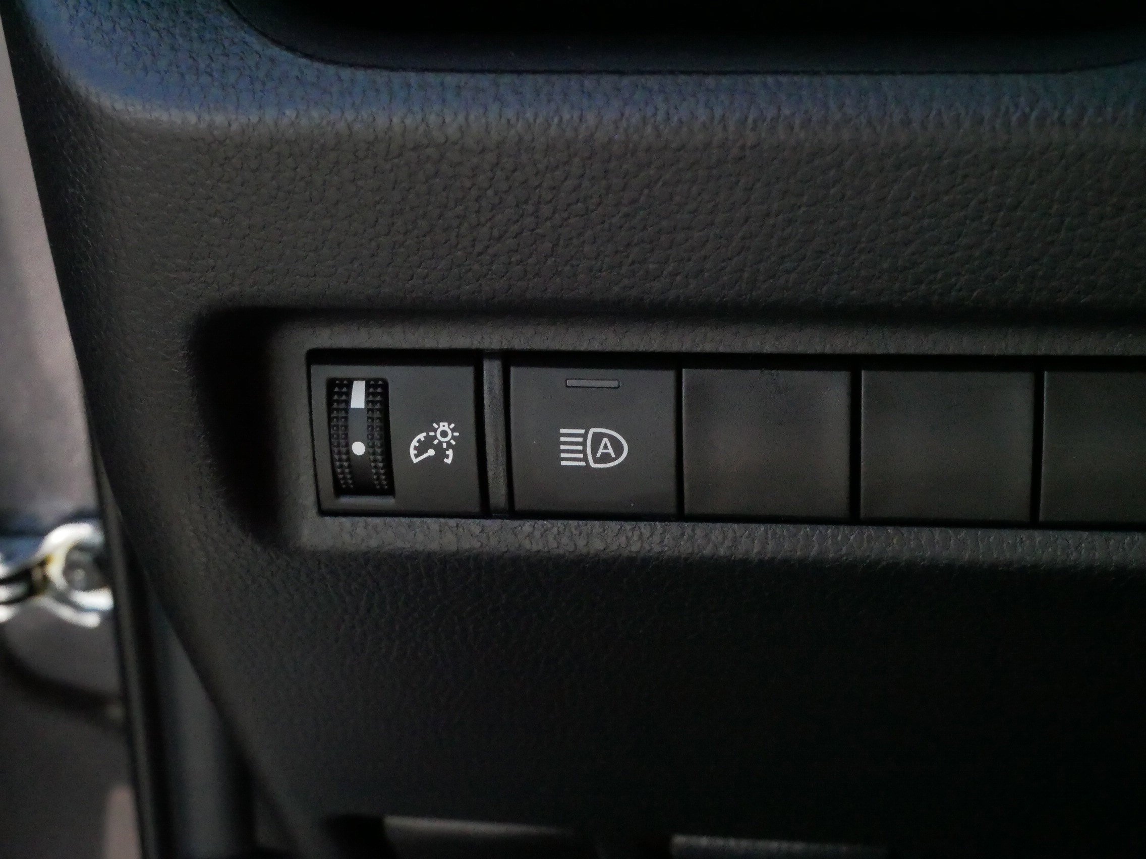 Used 2022 MAGNETIC GRAY M Toyota XLE image 26