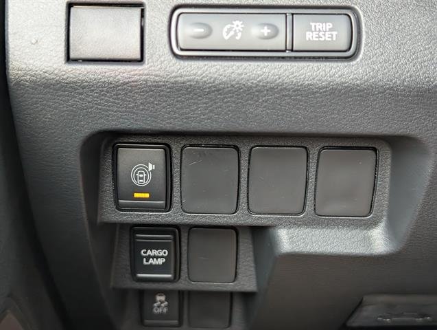 New 2026 Glacier White Nissan Crew Cab SV image 20