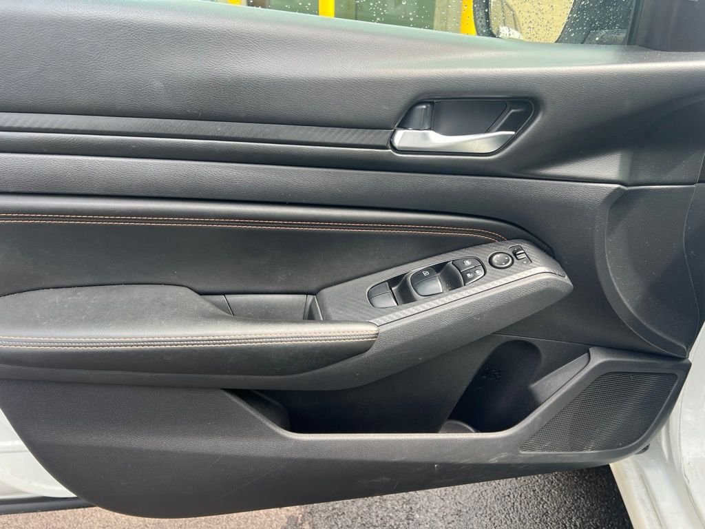 Used 2019 White Nissan 2.5 SR image 8