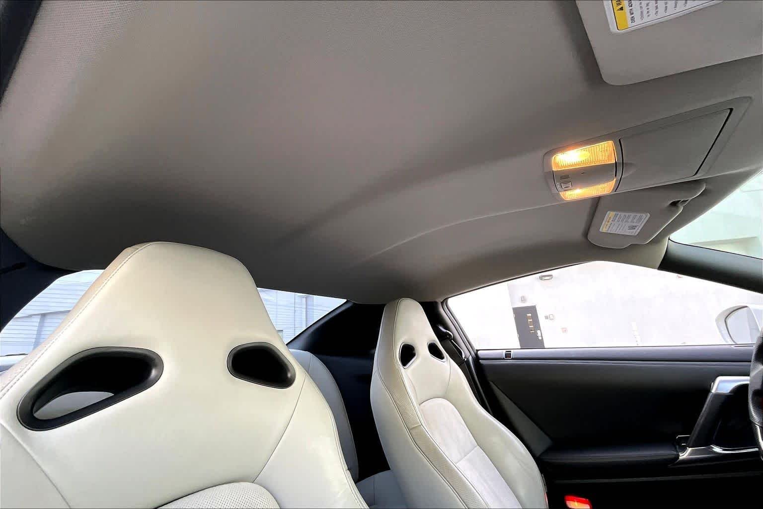 Used 2010 Pearl White Nissan Premium image 12