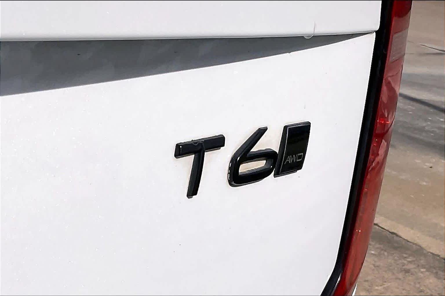Used 2019 Crystal White Pearl Metallic Volvo Momentum image 10