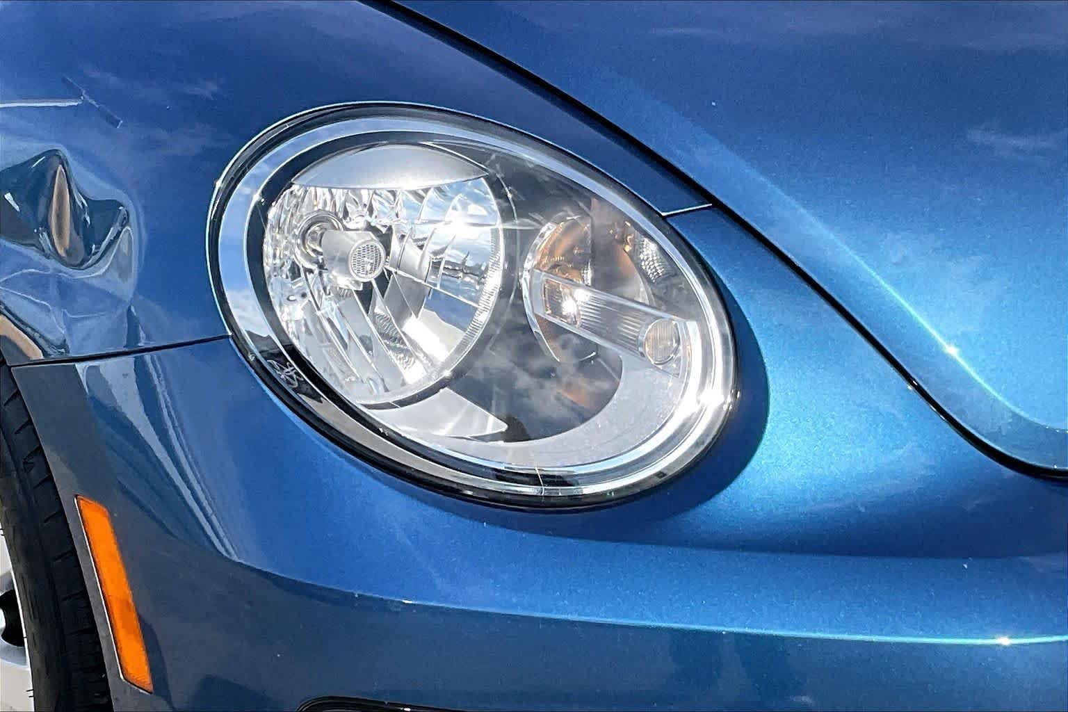 Used 2019 Silk Blue Metallic Volkswagen S image 22