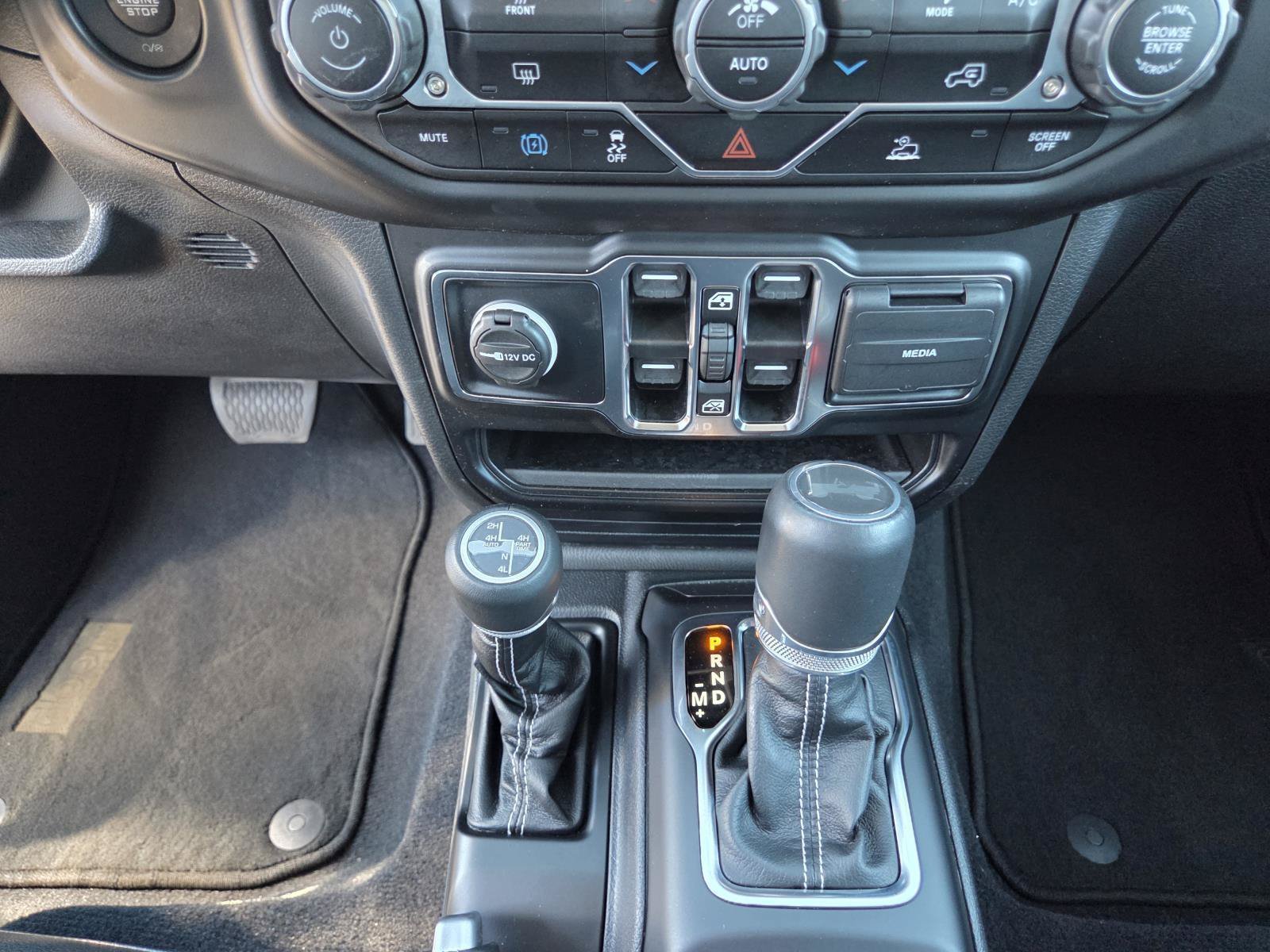 Used 2023 Hydro Blue Pearlcoat Jeep Sahara image 26