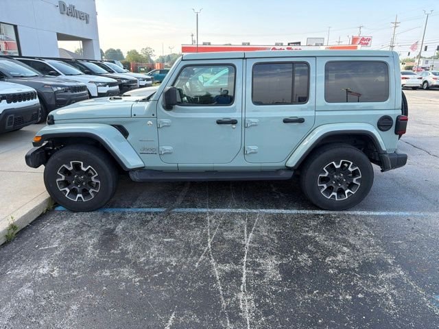 Used 2024 Green Jeep Sahara image 4