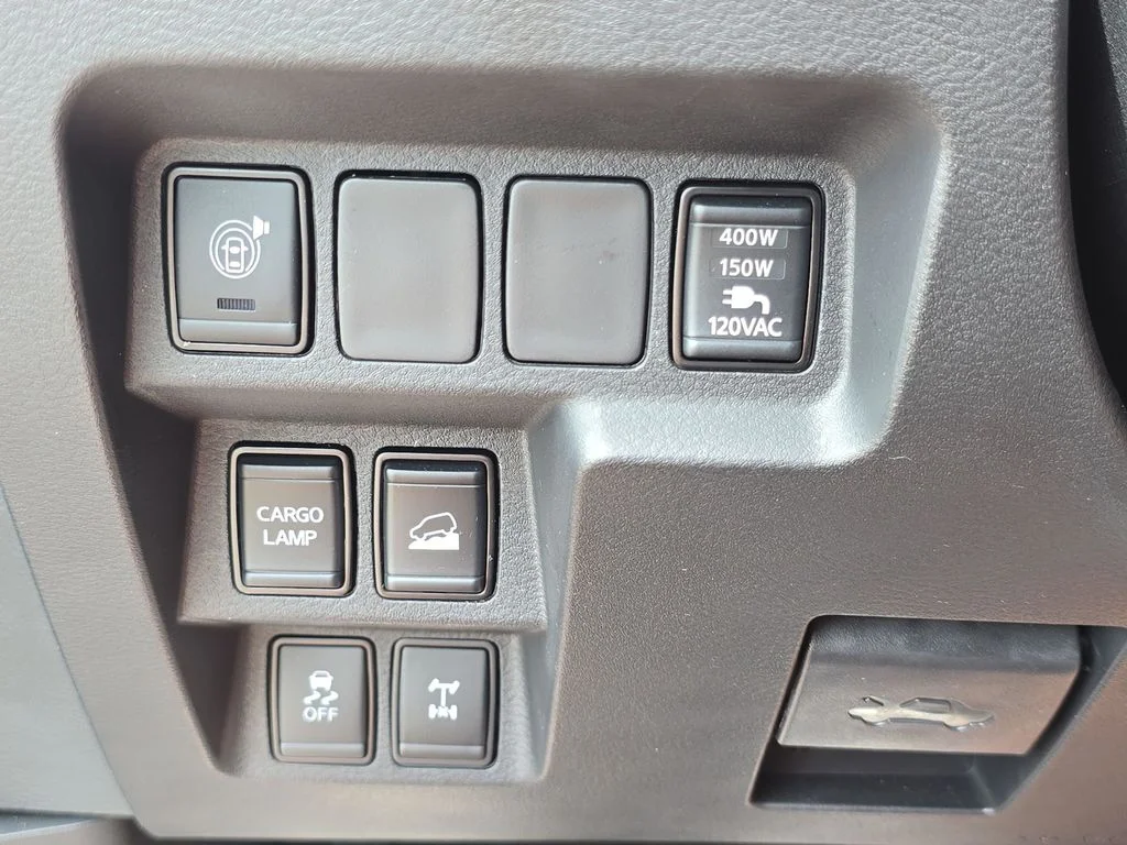 Used 2022  Nissan PRO-4X image 21