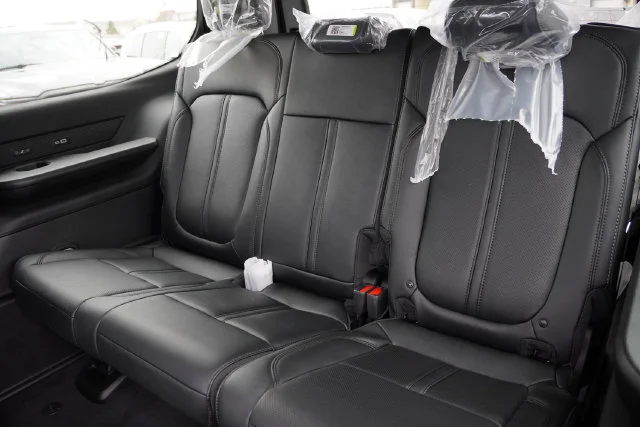 New 2026 Bright White Clear-Coat Exterior Paint Jeep Limited Altitude image 13