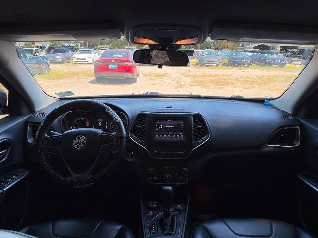 Used 2019 Silver Jeep Latitude Plus image 24
