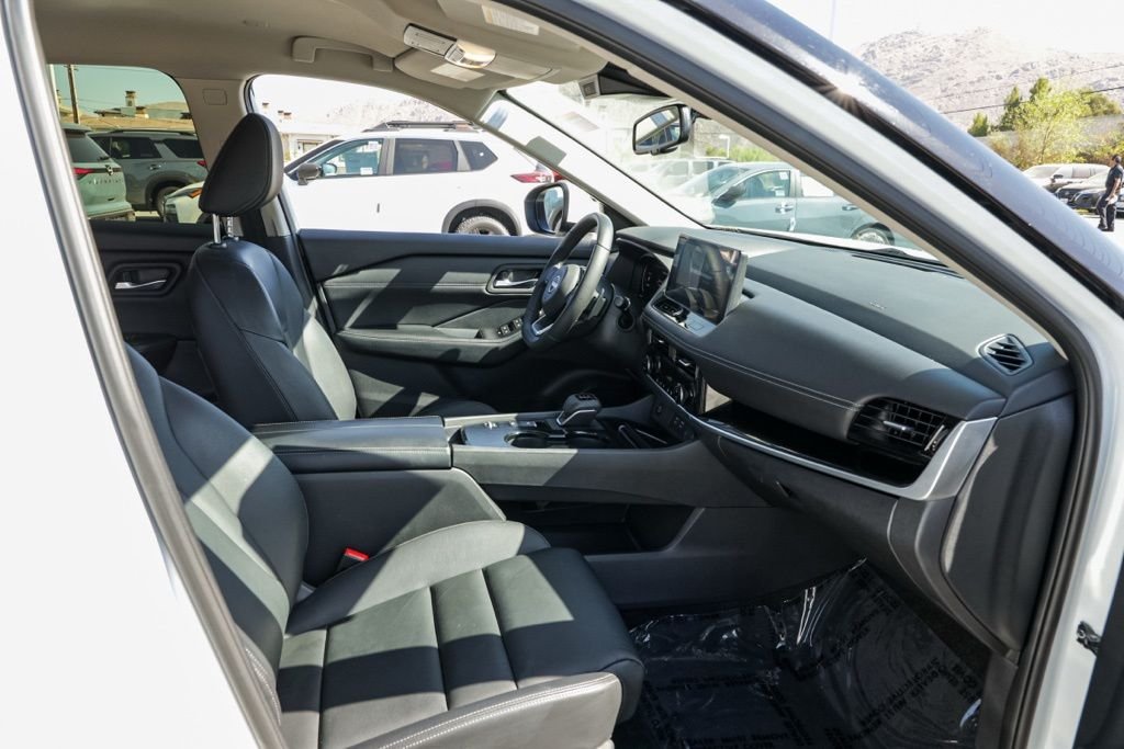 Used 2024 White Nissan SL image 20