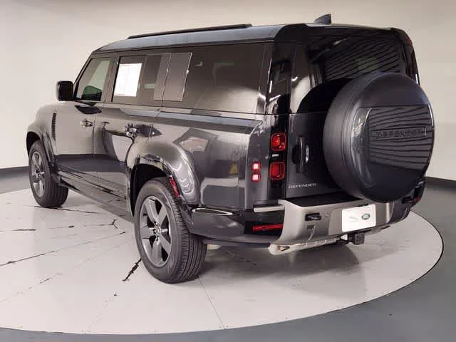 Used 2025 Carpathian Grey Premium Metallic Land Rover X-Dynamic SE image 6