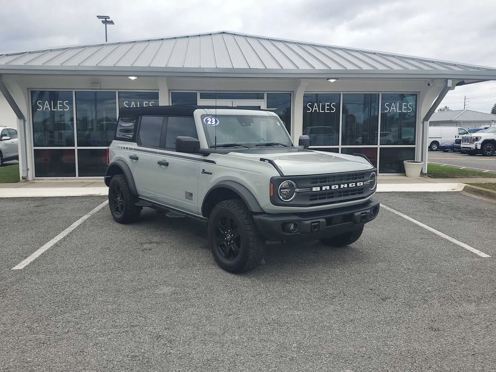 Used 2023  Ford Base image 10