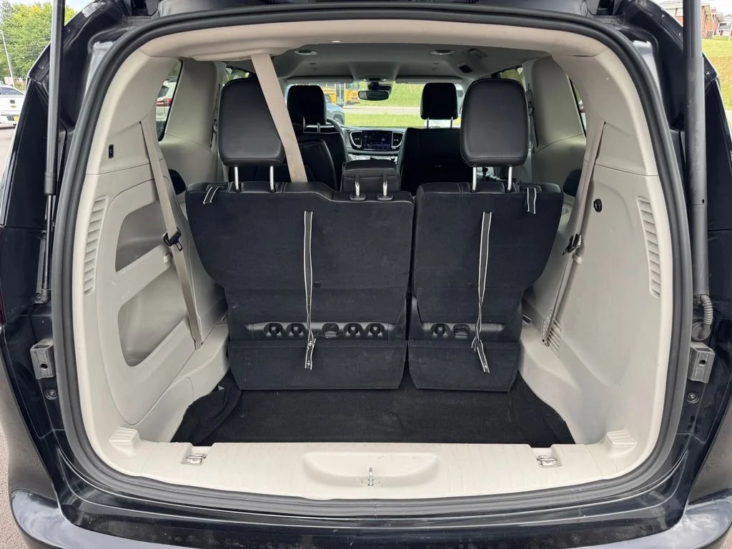 Used 2024 Black Chrysler Touring L image 19