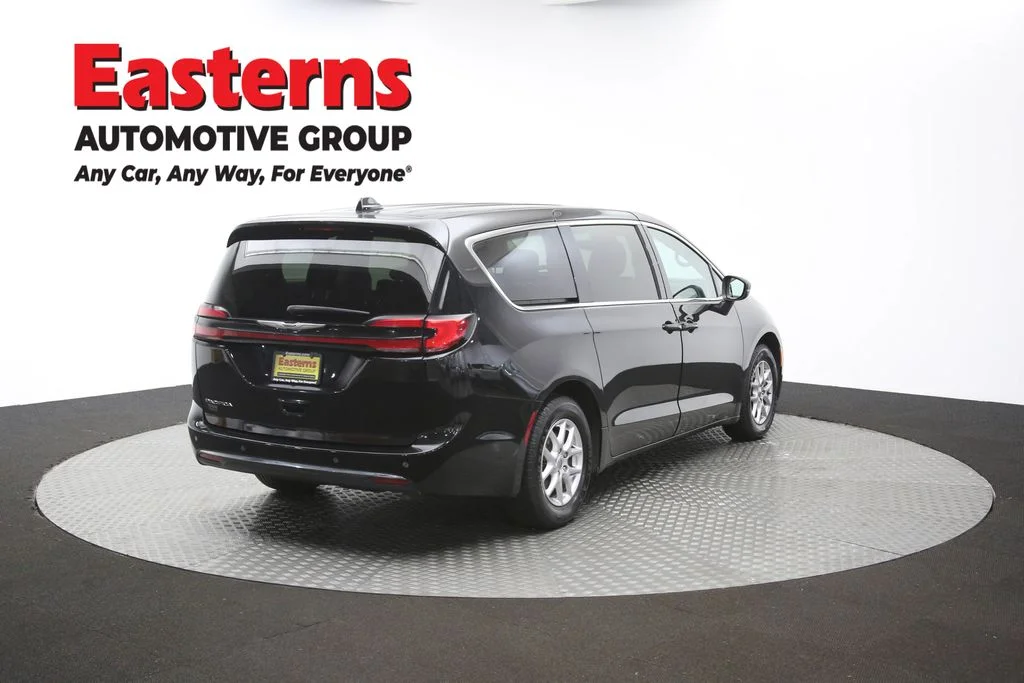 Used 2023 Black Chrysler Touring L image 42