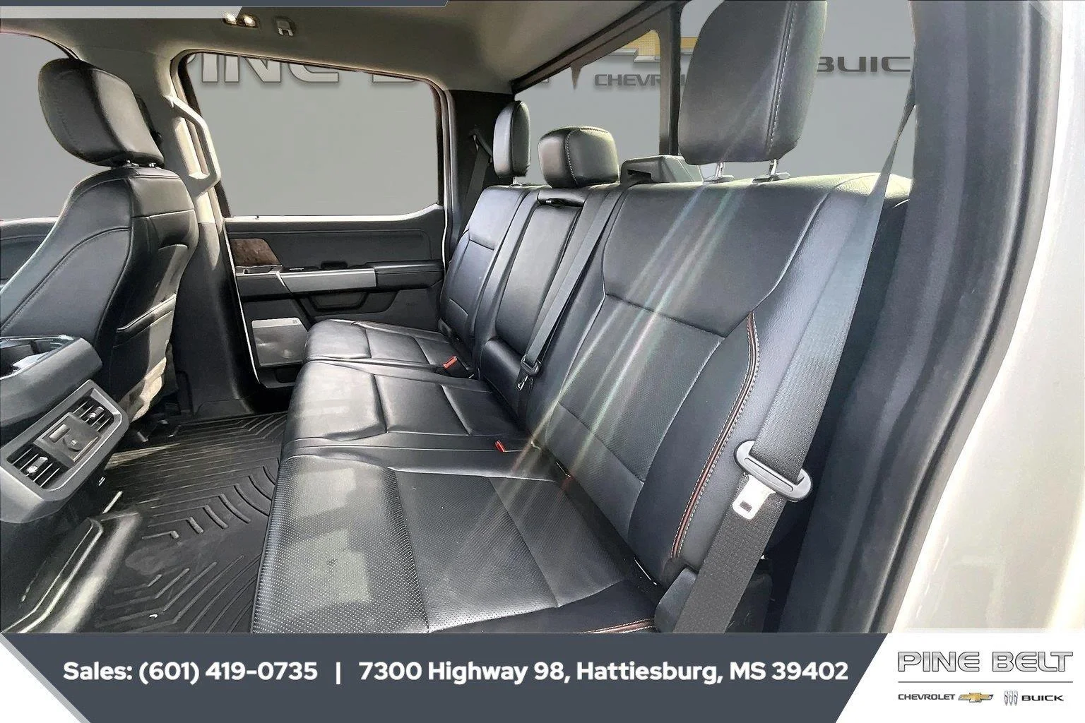 Used 2024 Star White Metallic Tri-Coat Ford Lariat image 20