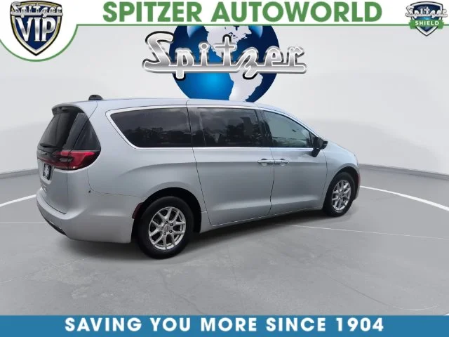 Used 2024 Silver Chrysler Touring L image 10