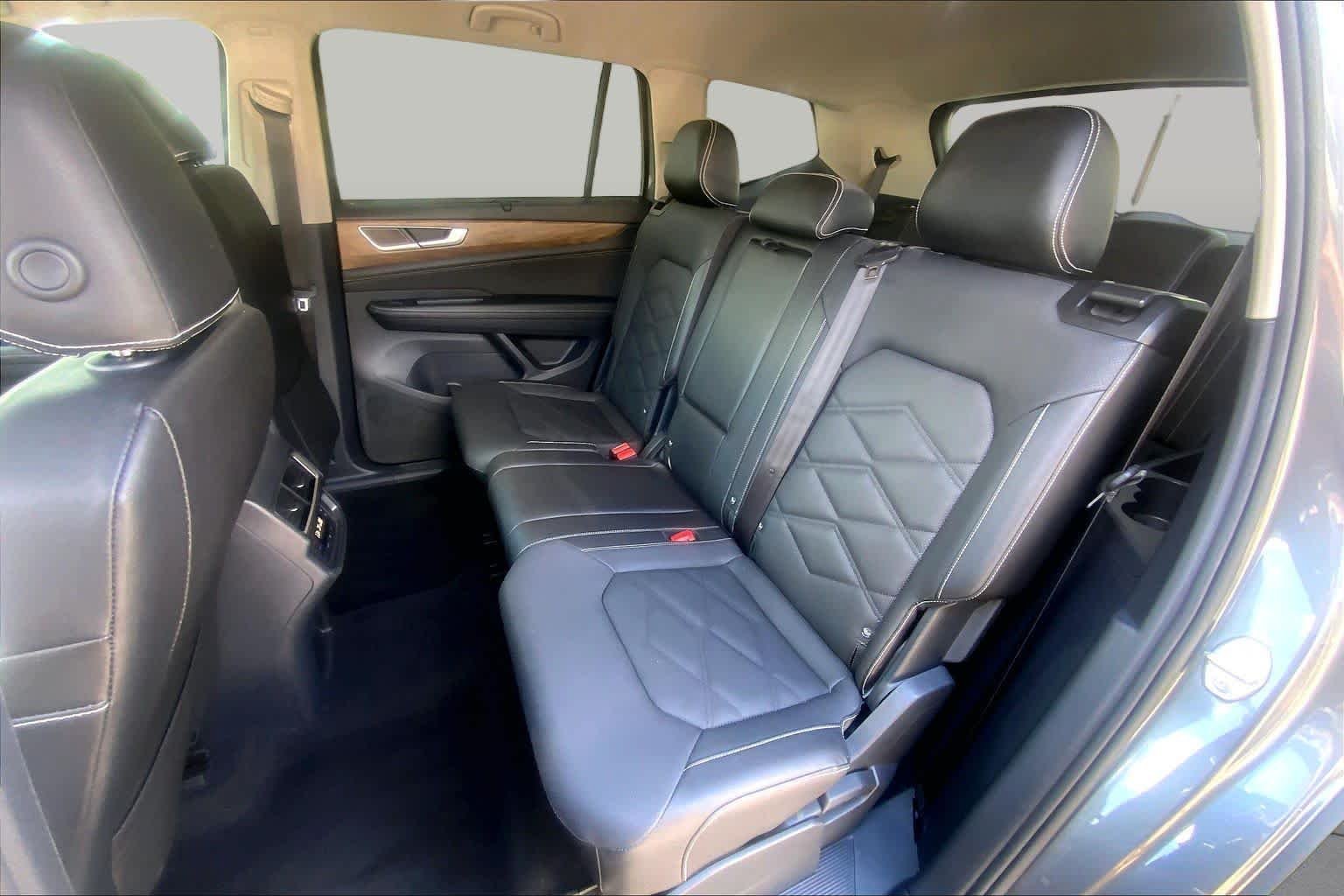Used 2025 Pure Gray Volkswagen 2.0T SE w/Technology image 18