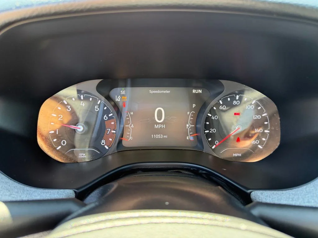 Used 2023 Redline Pearlcoat Jeep Latitude Lux image 19