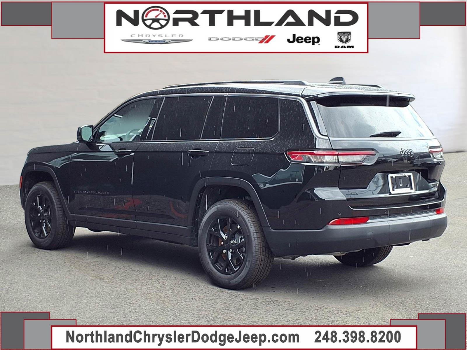 New 2026 Diamond Black Crystal Pearl Coat Jeep Altitude image 2