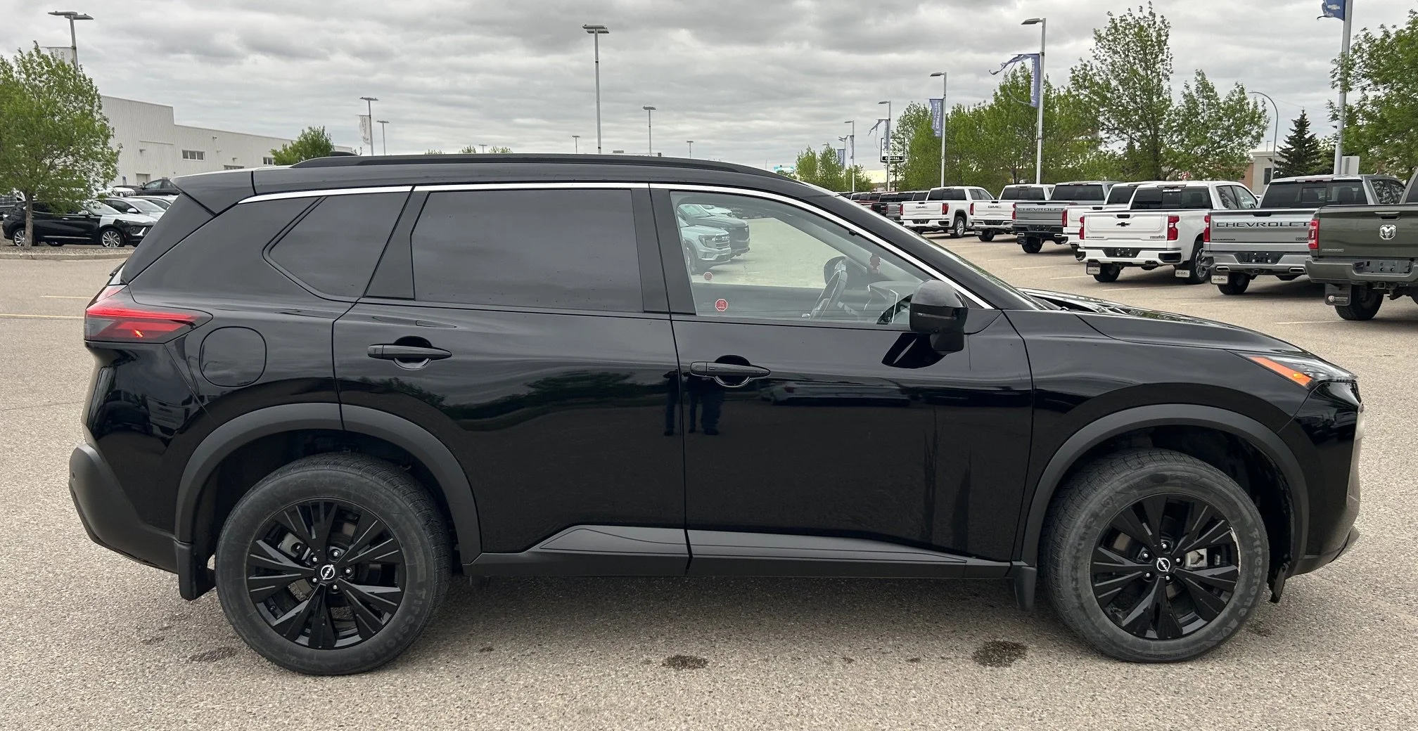 Used 2023 Black Nissan SV Moonroof image 6