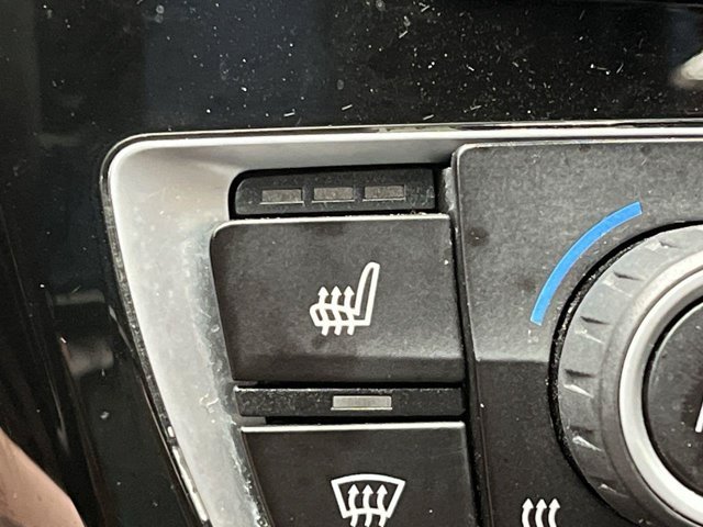 Used 2018  BMW CS image 22