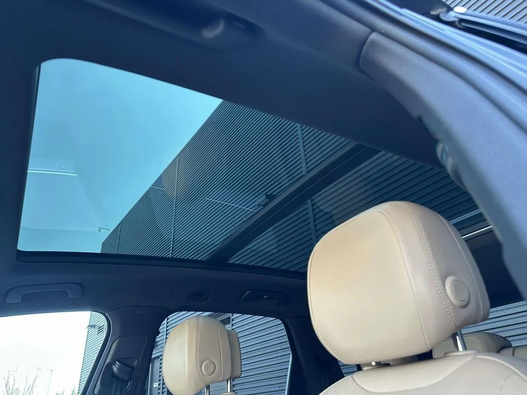 Certified Used 2019 Blue Porsche  image 12
