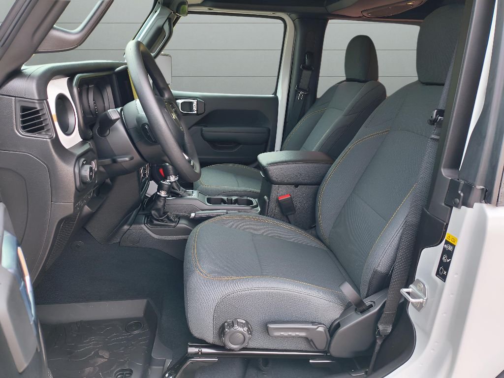 New 2026 Bright White Clear-Coat Exterior Paint Jeep 2DR Sport image 14