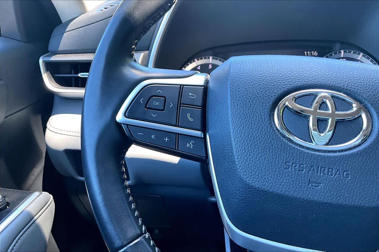 Used 2023 Wind Chill Pearl Toyota XLE image 23