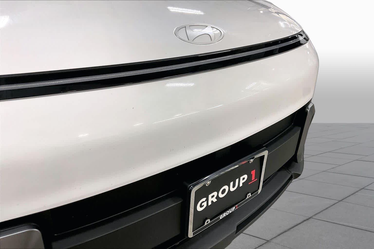 Used 2024 Atlas White Hyundai SEL image 29