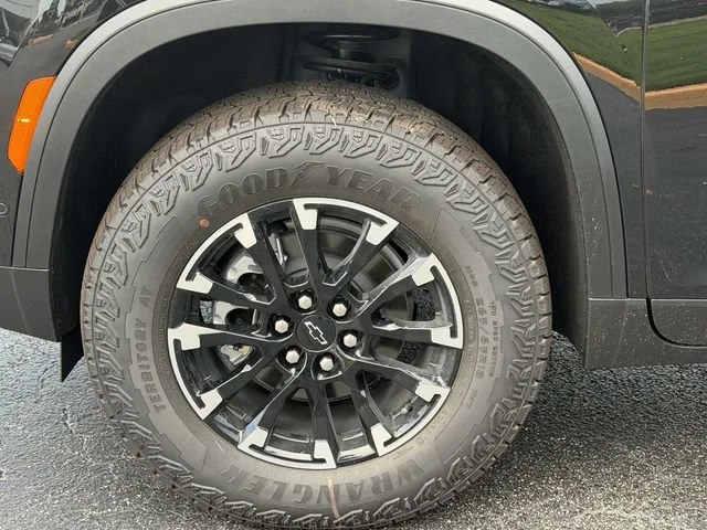 New 2026 Mosaic Black Metallic Chevrolet Z71 image 12