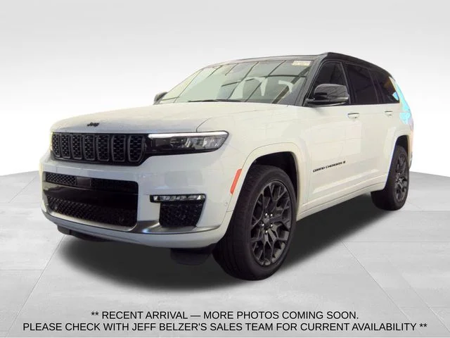 Used 2025 White Jeep Summit image 1