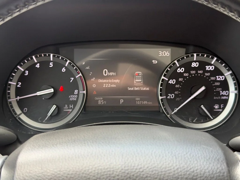 Used 2021 White Toyota XLE image 19