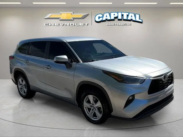 Used 2023  Toyota L image 7
