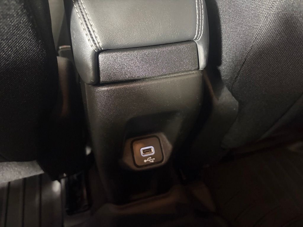 Used 2022 Black Jeep Latitude image 13