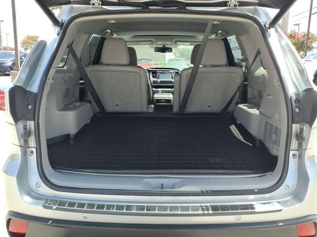 Used 2015 Silver Toyota Limited image 8