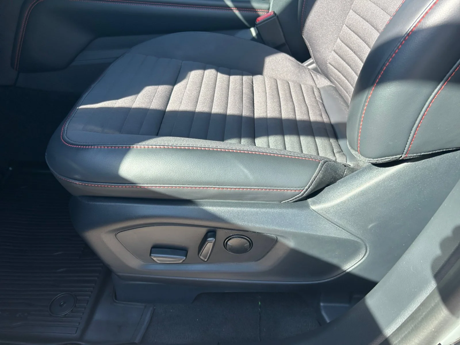 New 2027 Agate Black Metallic Ford ST-Line image 15