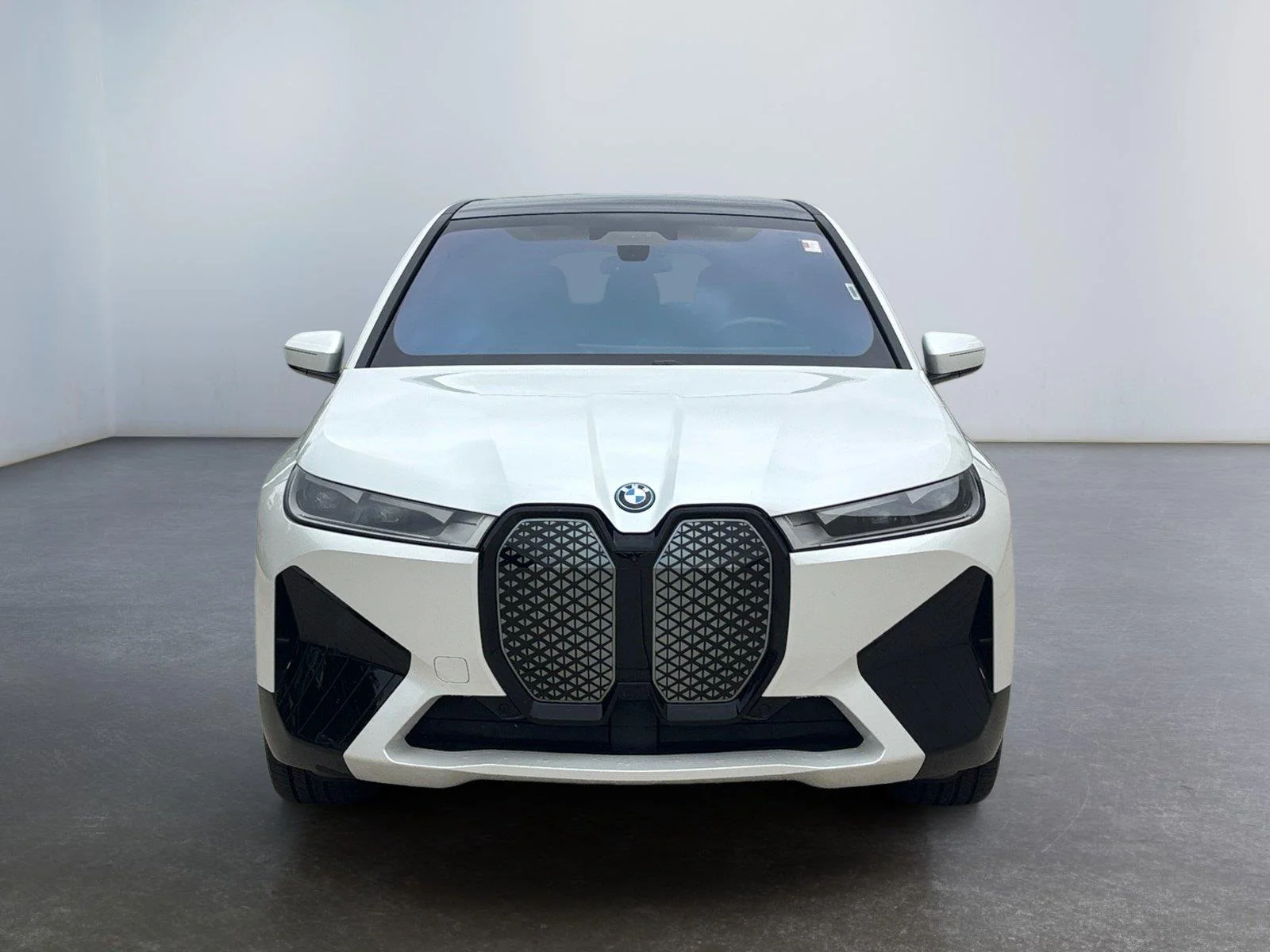 Certified Used 2025 Mineral White Metallic BMW xDrive50 image 8