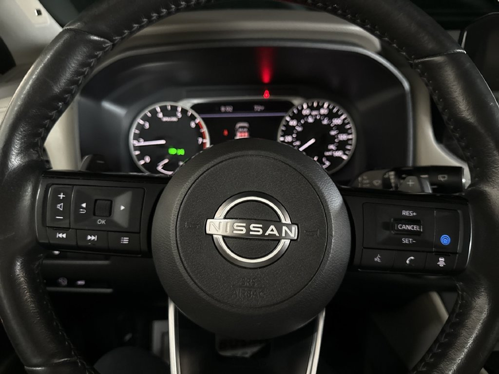 Used 2023 Scarlet Nissan SL image 22