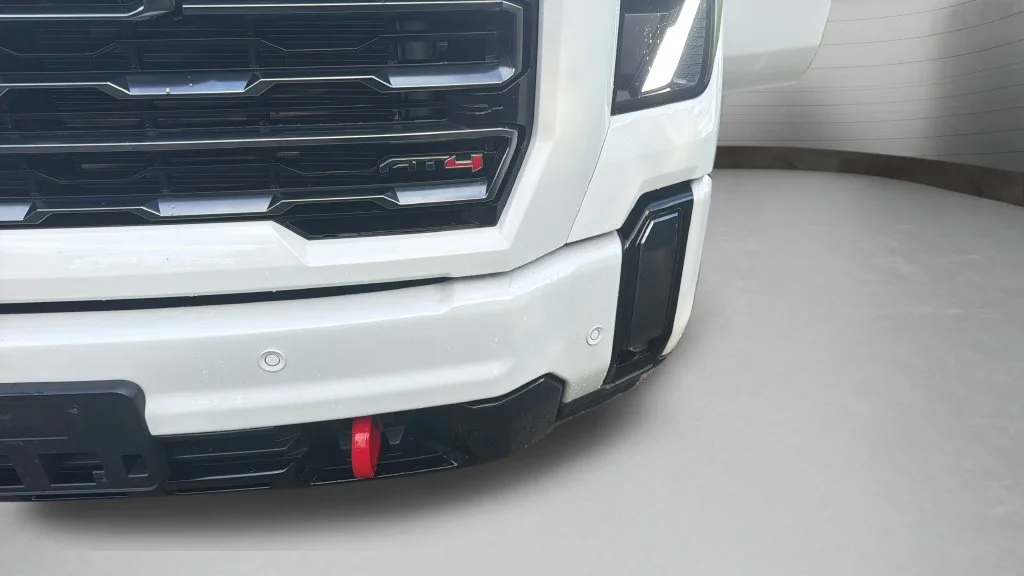 Used 2024 White GMC AT4 image 34