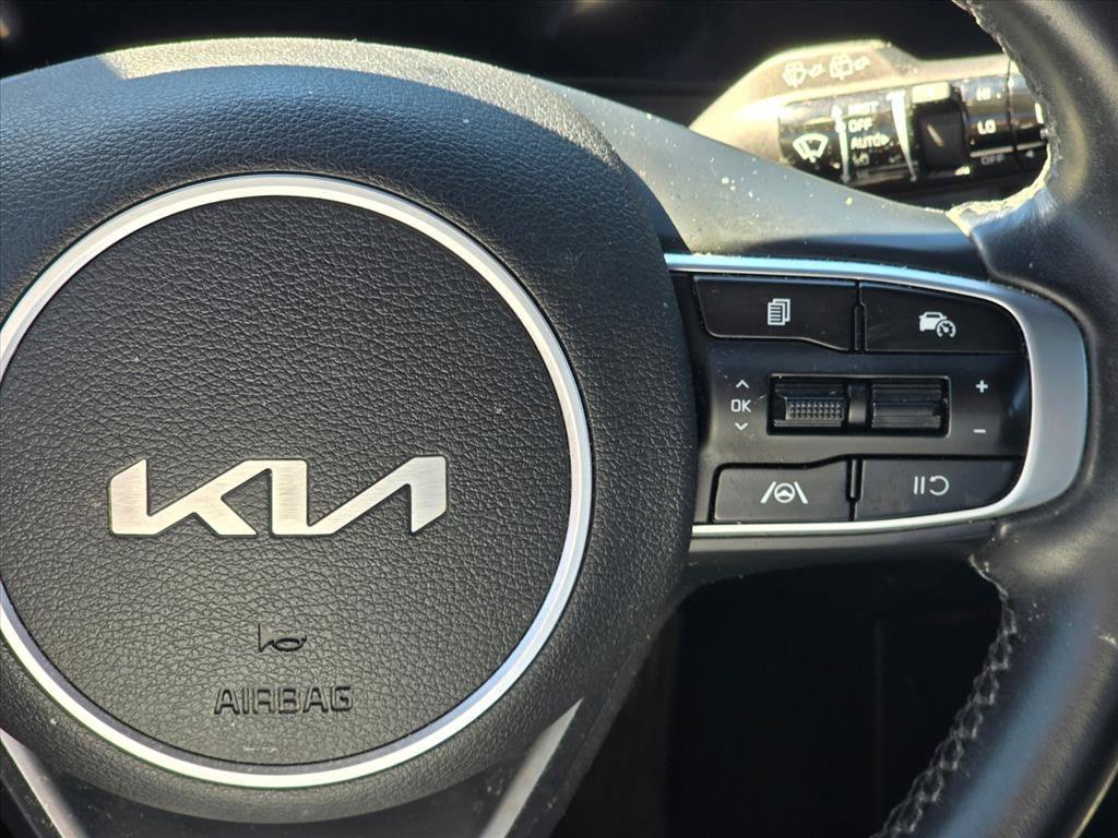 Used 2023 Red Kia X-Line image 17