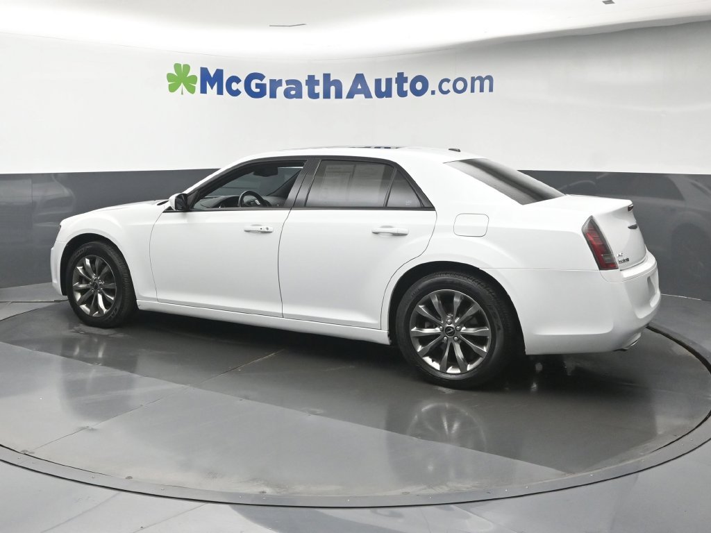 Used 2014 White Chrysler S image 25