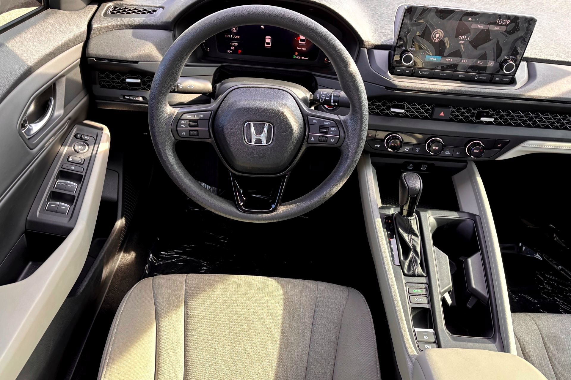 2025 Honda Accord SE - Photo 27