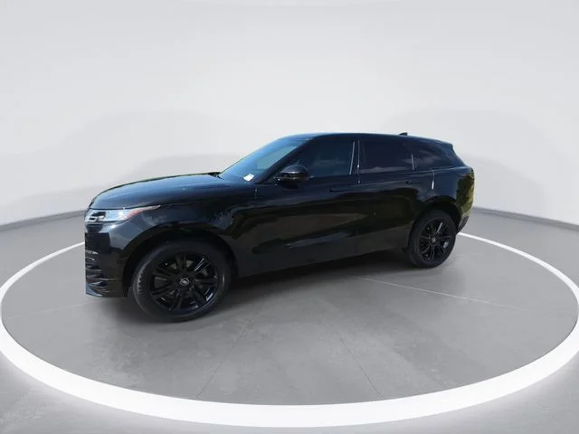 Used 2023 Black Land Rover R-Dynamic S image 4