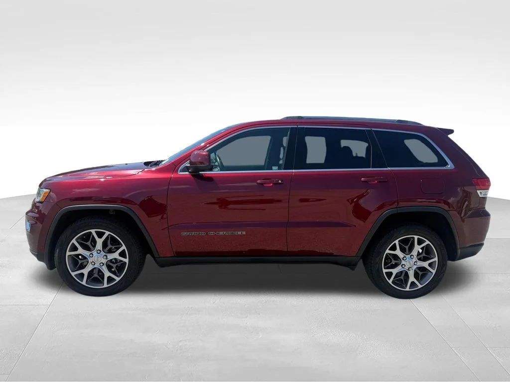 Used 2021 Red Jeep Laredo E image 2