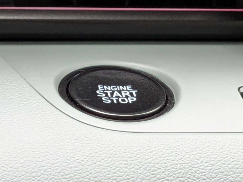 2025 Hyundai Elantra Limited - Photo 15