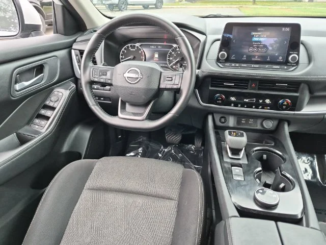 Used 2025 White Nissan SV image 30
