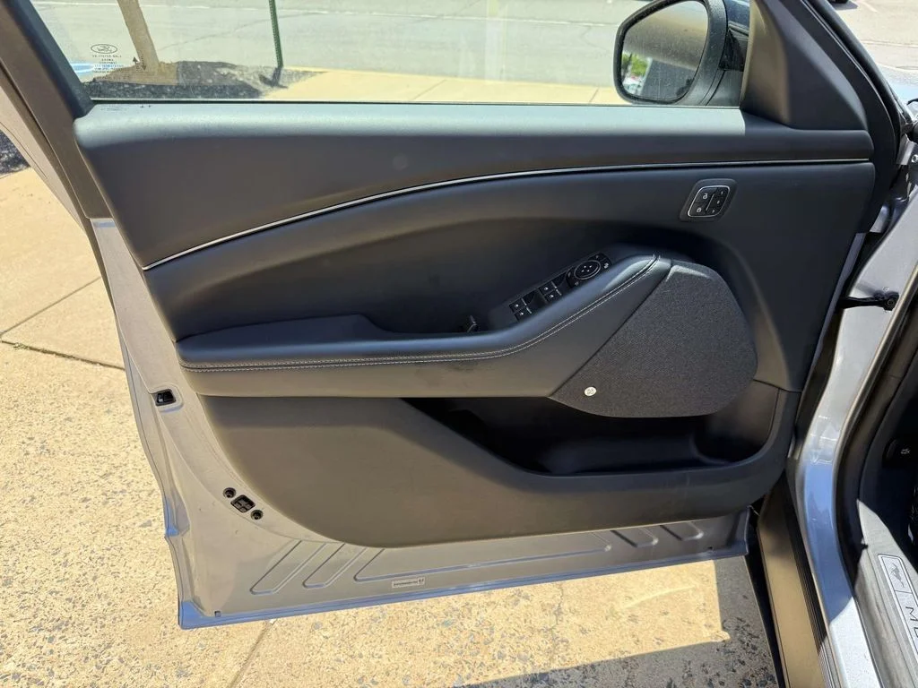 Used 2022 Blue Ford Premium image 33