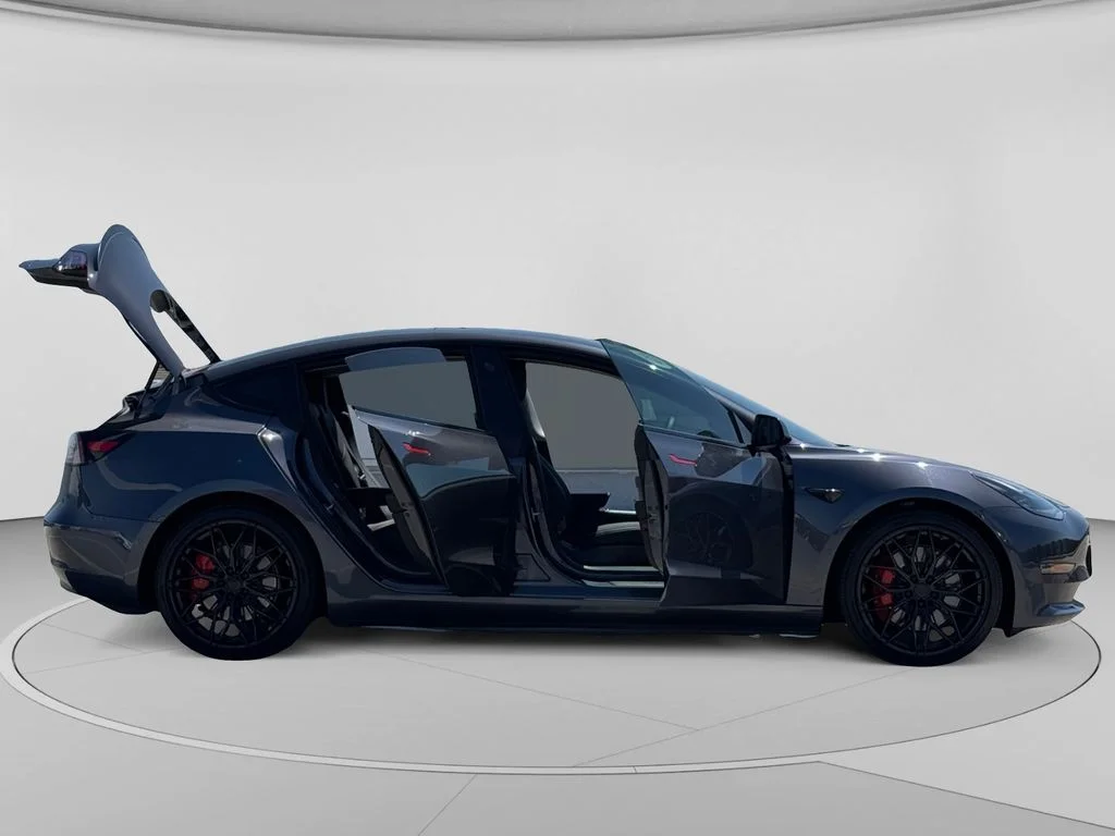 Used 2022  Tesla Performance image 29