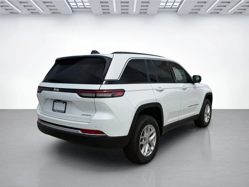 New 2026 Bright White Clearcoat Jeep Altitude image 3