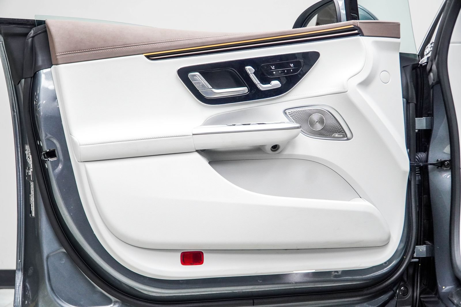 Used 2025 Gray Mercedes-Benz 500 Sedan image 31