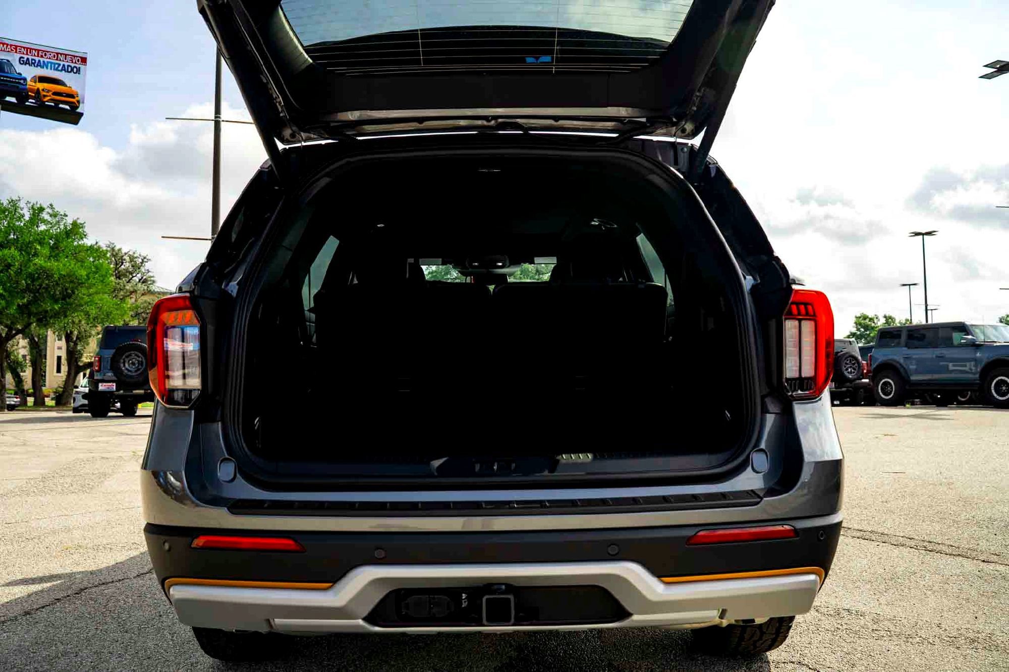 New 2026 Carbonized Gray Metallic Ford Tremor image 6